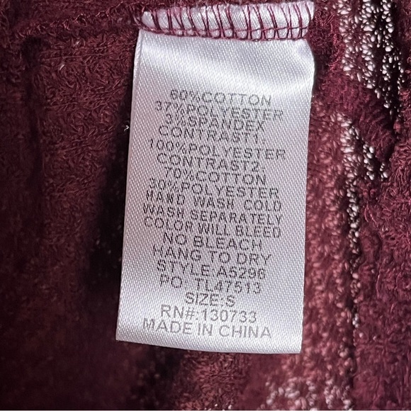 Umgee | Burgundy Pink Mixed Knit Flutter Sleeve Animal Print Top, Small - Picture 7 of 7